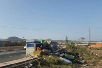 Restos de material con amianto en diversos puntos del municipio (Foto TA)